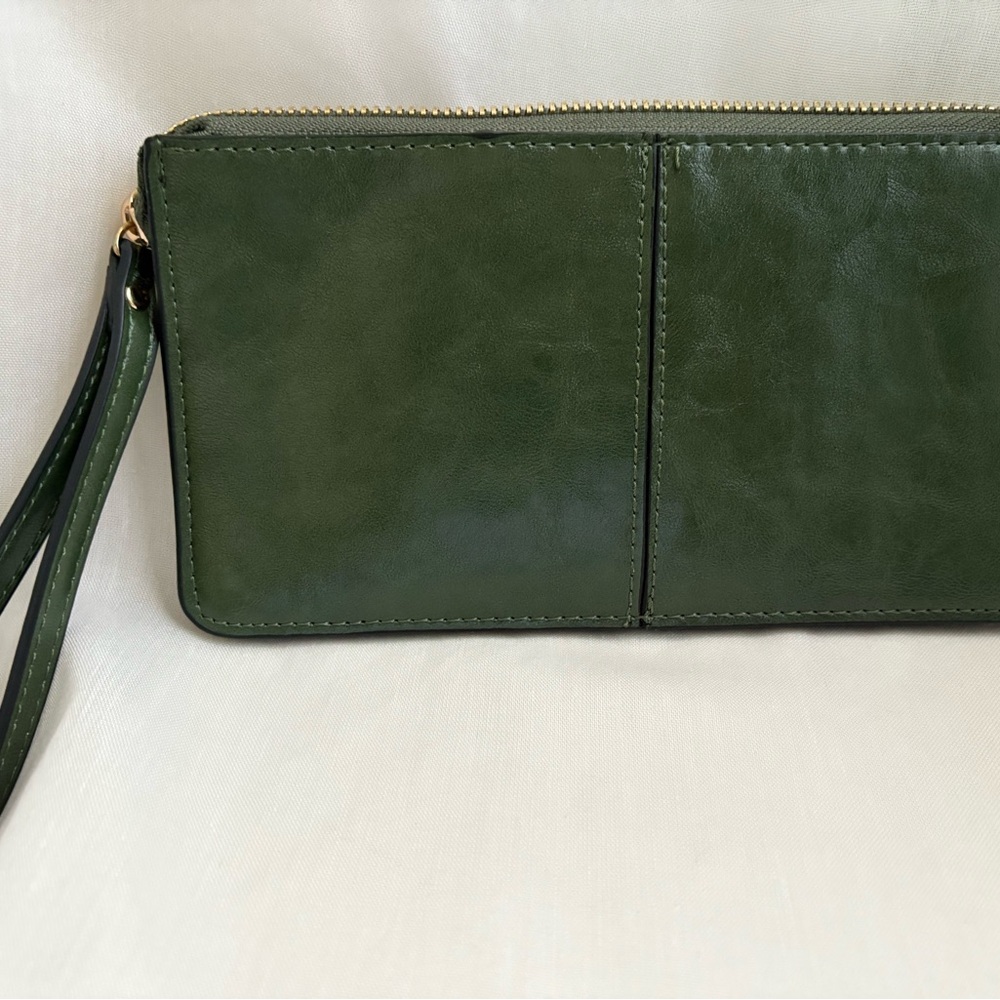 Brand New Green Leather Wristlet / Clutch/ Wallet - Picture 2 of 6